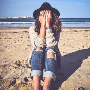 女性が自分が嫌になる生理中のイライラを解消する愛情ホルモンとは？
